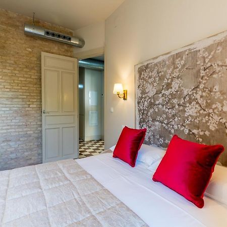Dona Elvira Suites Cathedral Seville Luaran gambar