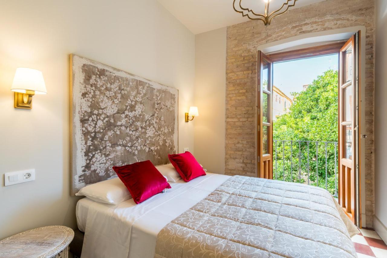 Dona Elvira Suites Cathedral Seville Luaran gambar