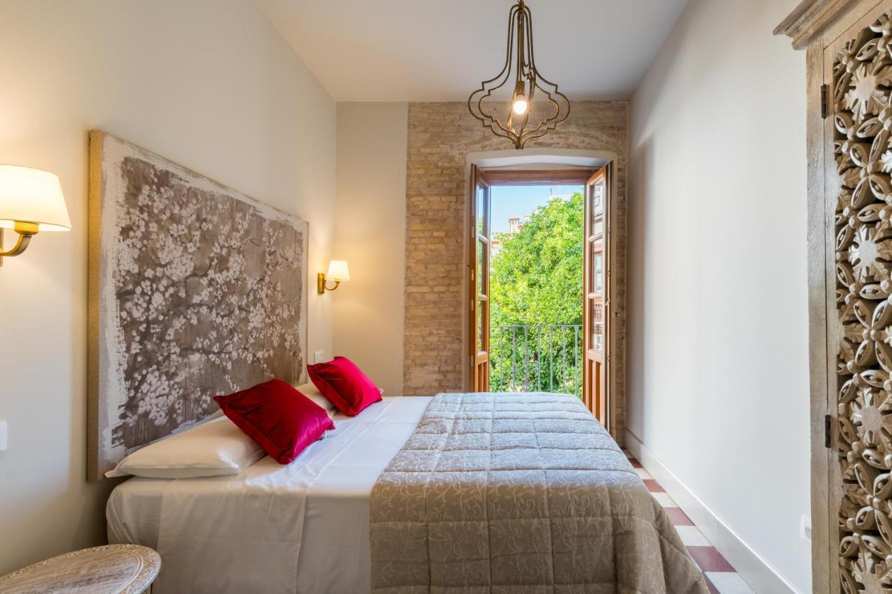 Dona Elvira Suites Cathedral Seville Luaran gambar