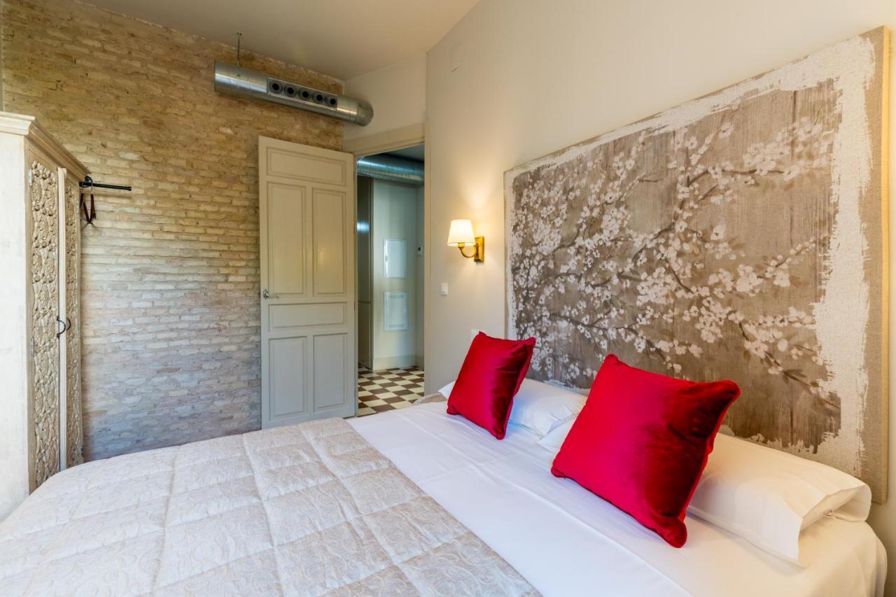 Dona Elvira Suites Cathedral Seville Luaran gambar